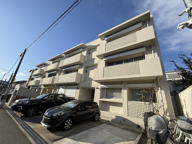 メゾンヴェール北桜塚　東棟の外観