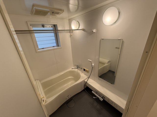 メゾンヴェール北桜塚　東棟の浴室