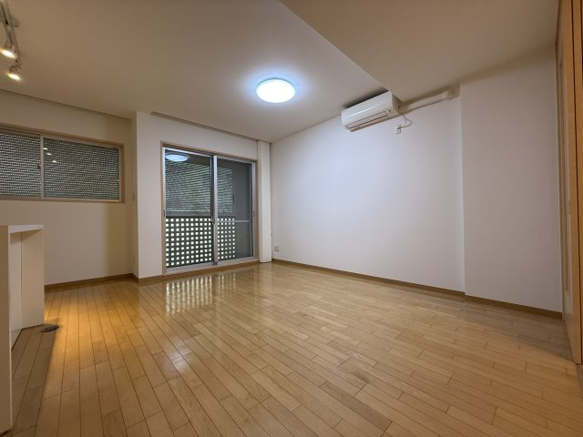 メゾンヴェール北桜塚　東棟の居間・リビング