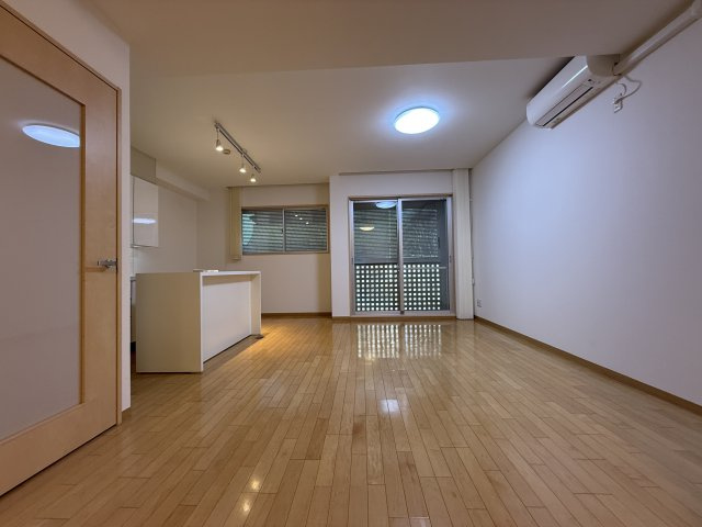 メゾンヴェール北桜塚　東棟の居間・リビング