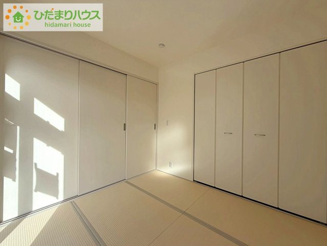 リーブルガーデン須賀川森宿第8　新築戸建　4号棟の和室|リビングに隣接した和室は収納もしっかりと確保されています！