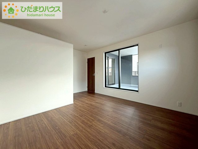 リーブルガーデン須賀川森宿第8　新築戸建　4号棟の洋室|バルコニーに面していて、たっぷり光りの入る明るい主寝室です！