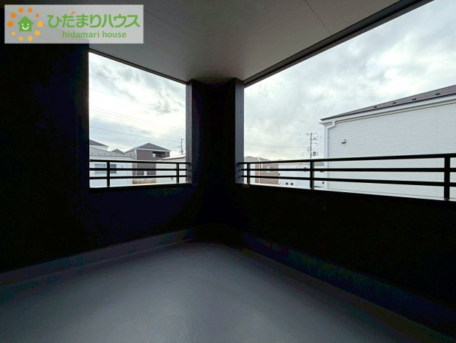 リーブルガーデン須賀川森宿第8　新築戸建　4号棟のバルコニー|お布団など大きいものも、充分に干せる広さがございます。雨の日も安全なインナーバルコニーなので安心してお出かけできます☆