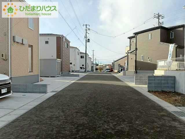 リーブルガーデン須賀川森宿第8　新築戸建　4号棟の前面道路含む現地写真|前面道路幅6ｍ♪車の出入りもらくちんです☆彡