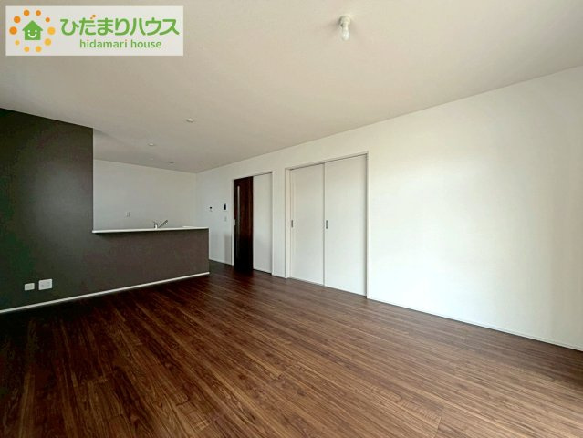 リーブルガーデン須賀川森宿第8　新築戸建　4号棟の居間・リビング|開放感あるLDKを確保！家族が集まるリビングはゆったり過ごしリフレッシュする場として居心地の良い空間にしたいですね。