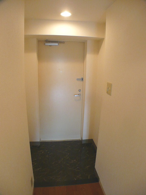 エコニシフタミの玄関