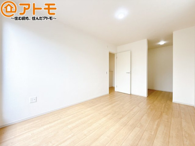 【寝室】 | 駿河区高松1期　新築戸建　全1棟 | 収納スペースもしっかり確保したお部屋は、収納家具の数も減らせるのでお部屋を広く使えます！