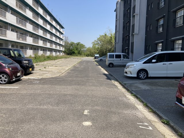 ドミールサニー君影の駐車場|敷地内駐車場を完備