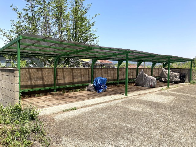 ドミールサニー君影のその他共用部分|屋根付きの駐輪スペースを完備