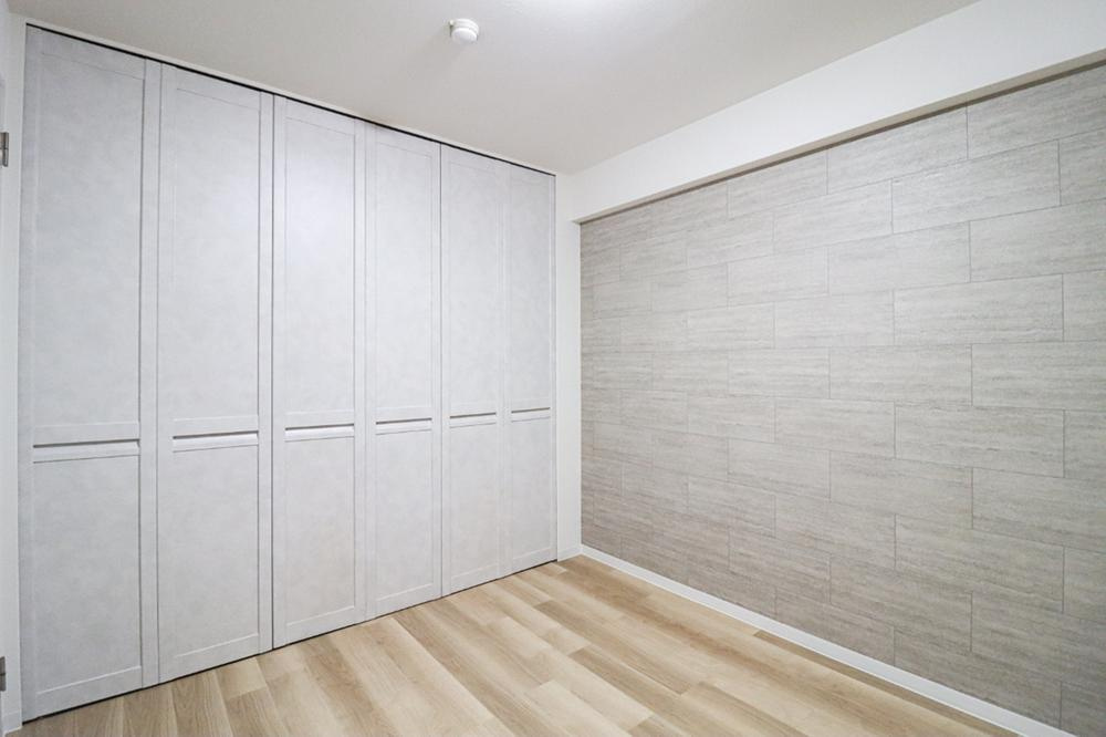 ユニ・アルス洛西プレジオの洋室|リビングと隣接する6.0帖。
可動仕切りで間取りが変えられます。