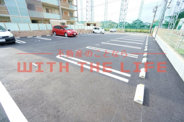 PISTA（ピスタ）梅満【10,000円キャッシュバック対象物件】の駐車場|駐車場があるので、車を買う予定の方も安心です