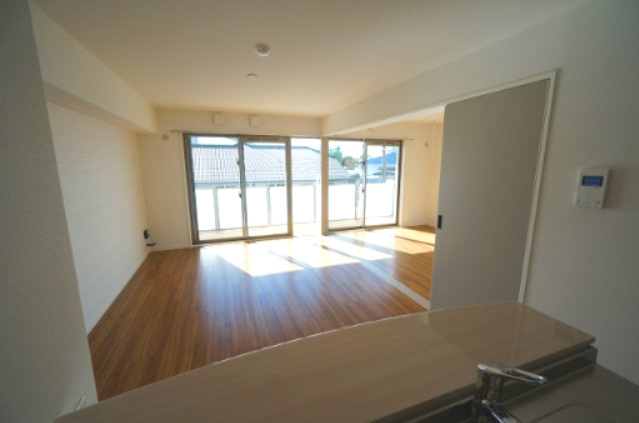 PISTA（ピスタ）梅満【10,000円キャッシュバック対象物件】の居間・リビング|ゆったりとした居間です