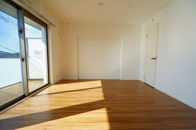 PISTA（ピスタ）梅満【10,000円キャッシュバック対象物件】の居間・リビング|おしゃれな居間です