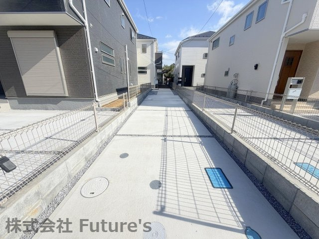 三郷市彦糸1丁目　新築戸建　全4棟　2号棟の駐車場|来客時も困らない、駐車スペース2台可能