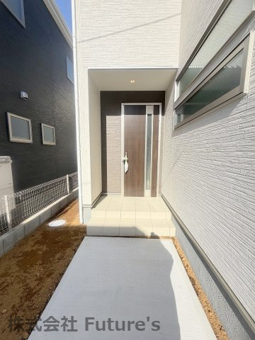 三郷市彦糸1丁目　新築戸建　全4棟　2号棟のエントランス|玄関アプローチ