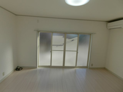 【居間・リビング】 | 日高市貸家 | 13帖のリビングダイニングキッチン