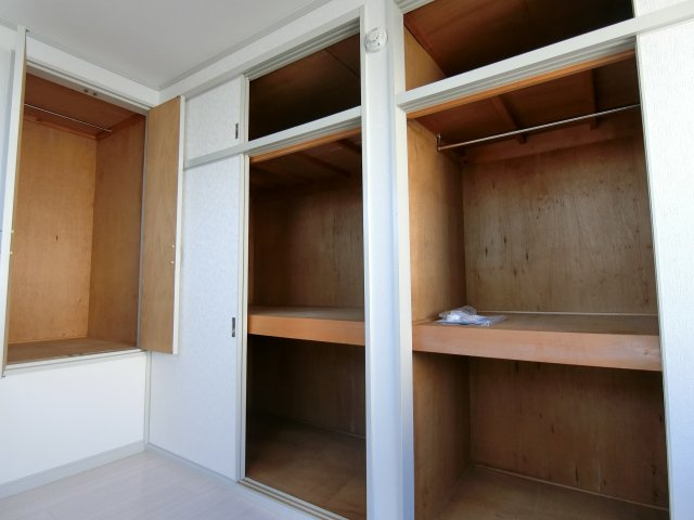 日高市貸家の収納