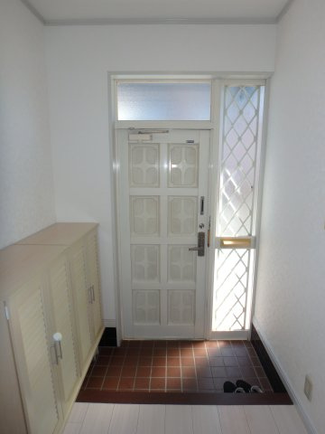 日高市貸家の玄関