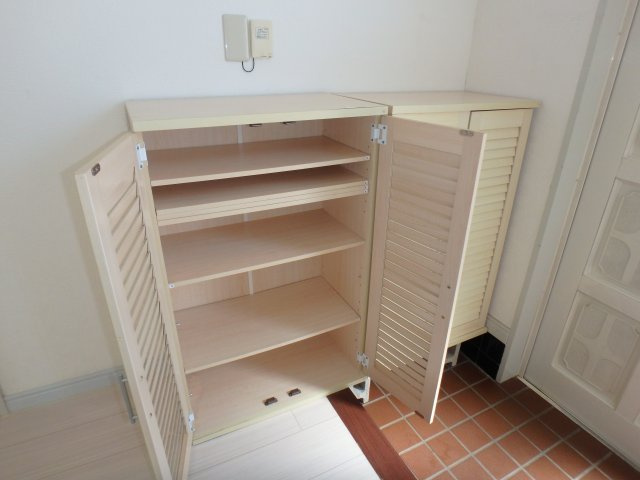 日高市貸家の玄関|下駄箱