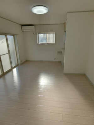 【居間・リビング】 | 日高市貸家 | 13帖のリビングダイニングキッチン