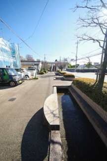 【前面道路含む現地写真】