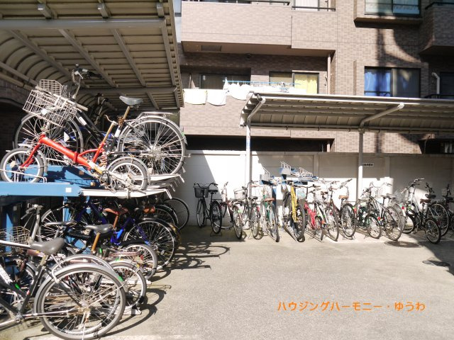 【その他共用部分】 | ウイン池袋 | 屋根付きの駐輪場となっていますので、雨の日でも大切な自転車が濡れずに済みます。