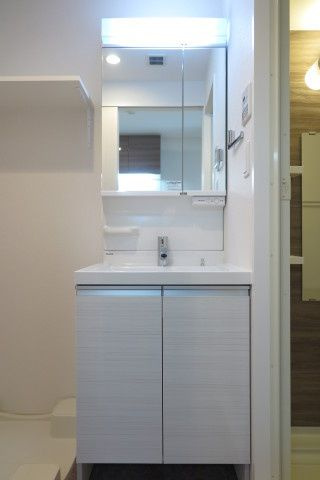 スプランディッド大阪ＷＥＳＴの独立洗面台