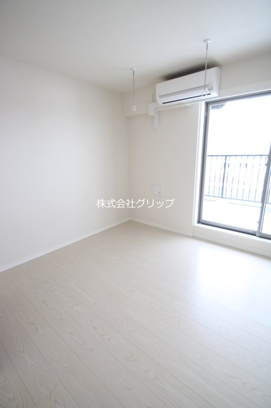 スパシエ大倉山の洋室