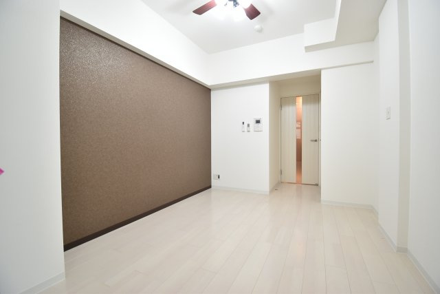 Luxe西長堀の洋室