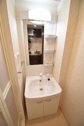 Luxe西長堀の独立洗面台