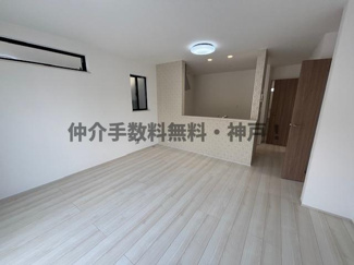 【居間・リビング】 | 神戸市垂水区桃山台6丁目　新築戸建A号棟　仲介手数料無料！ | ゆったりとしたリビングです