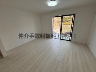 【居間・リビング】 | 神戸市垂水区桃山台6丁目　新築戸建A号棟　仲介手数料無料！ | ゆったりとした居間です