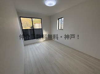 【洋室】 | 神戸市垂水区桃山台6丁目　新築戸建A号棟　仲介手数料無料！ | ゆったりした洋室です