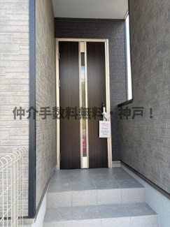 【玄関】 | 神戸市垂水区桃山台6丁目　新築戸建A号棟　仲介手数料無料！ | 毎日通る玄関はこちらです