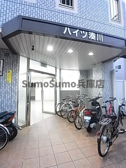 ハイツ湊川のエントランス|外観は落ち着いています