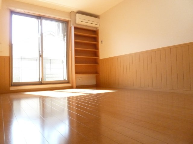 グランカルム津田沼の洋室|洋室９帖の広い間取りは２面採光で明るくお勧めですよ