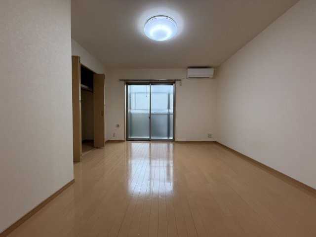 アンプルールクラージュコリーヌシャンⅠの居間・リビング