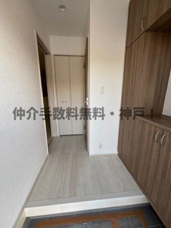 【玄関】 | 神戸市垂水区桃山台6丁目　新築戸建B号棟　仲介手数料無料！ | ゆったりとした玄関です