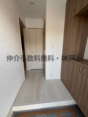 【玄関】 | 神戸市垂水区桃山台6丁目　新築戸建B号棟　仲介手数料無料！ | ゆったりとした玄関です