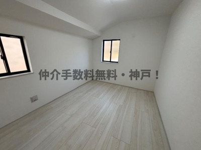 【洋室】 | 神戸市垂水区桃山台6丁目　新築戸建B号棟　仲介手数料無料！ | きれいな洋室です