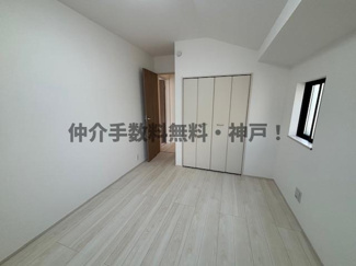 【洋室】 | 神戸市垂水区桃山台6丁目　新築戸建B号棟　仲介手数料無料！ | きれいな洋室です
