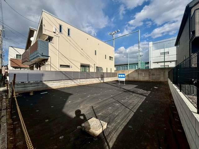 中野区若宮3丁目　建築条件無し売地の外観|2026.1.11撮影

現地ご見学希望・資料請求などお気軽にお問い合わせ下さい！
03-5990-5201