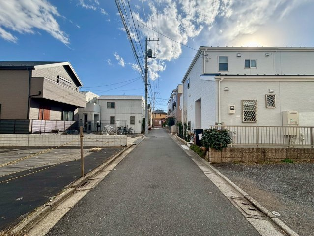 中野区若宮3丁目　建築条件無し売地の前面道路含む現地写真|2026.1.11撮影

現地ご見学希望・資料請求などお気軽にお問い合わせ下さい！
03-5990-5201