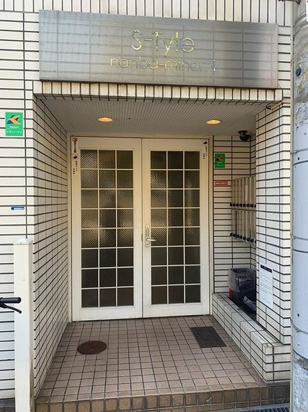 エスタイル難波南のエントランス