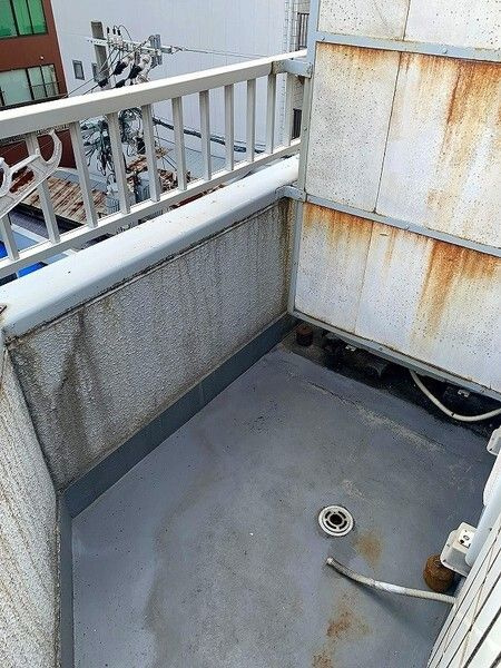 エスタイル難波南のバルコニー