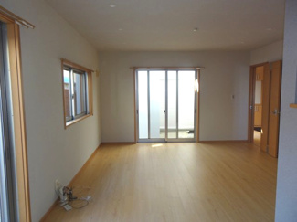 【居間・リビング】 | 川西市南野坂1丁目3の15　中古一戸建て