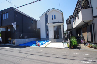 【前面道路含む現地写真】 | 【仲介手数料無料！！】日野市神明2丁目　新築戸建て（全1棟）1号棟　5490万円