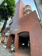 ソフトタウン青山のエントランス