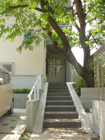 ＳＡＫＵＲＡのエントランス|オートロック付エントランスアプローチ