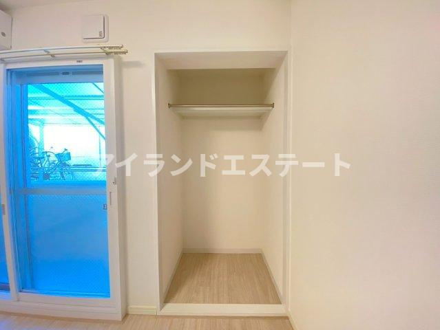 SOCIETY SAKURA-SHIMMACHI　独立洗面台　オートロックの収納